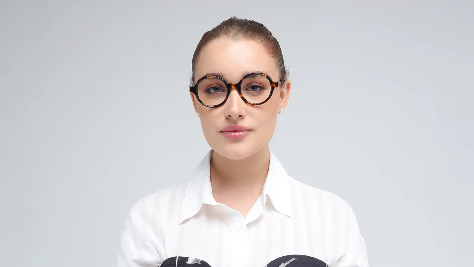 Tortoiseshell frame glasses