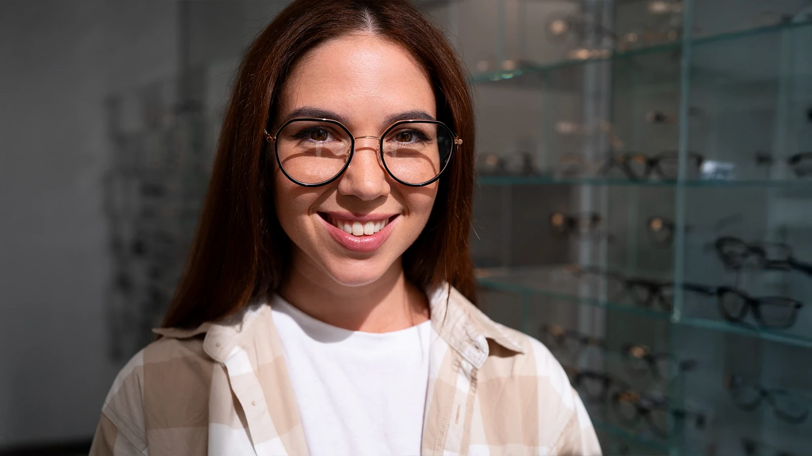 Choosing Glasses That Balance Comfort and Style for a Big Nose
