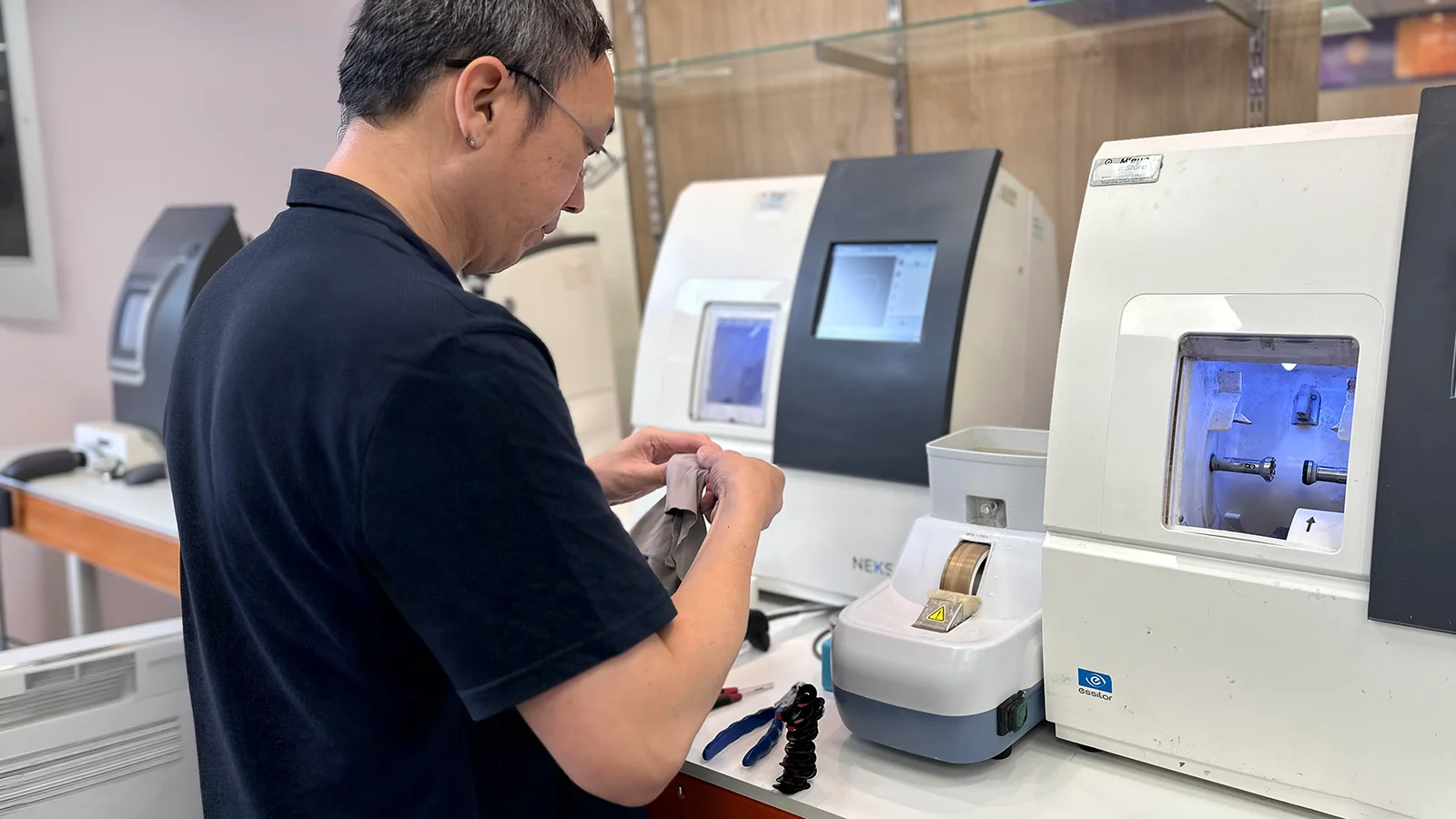 Why Varifocal Reglazing Service Needs More Attention and Expertise?