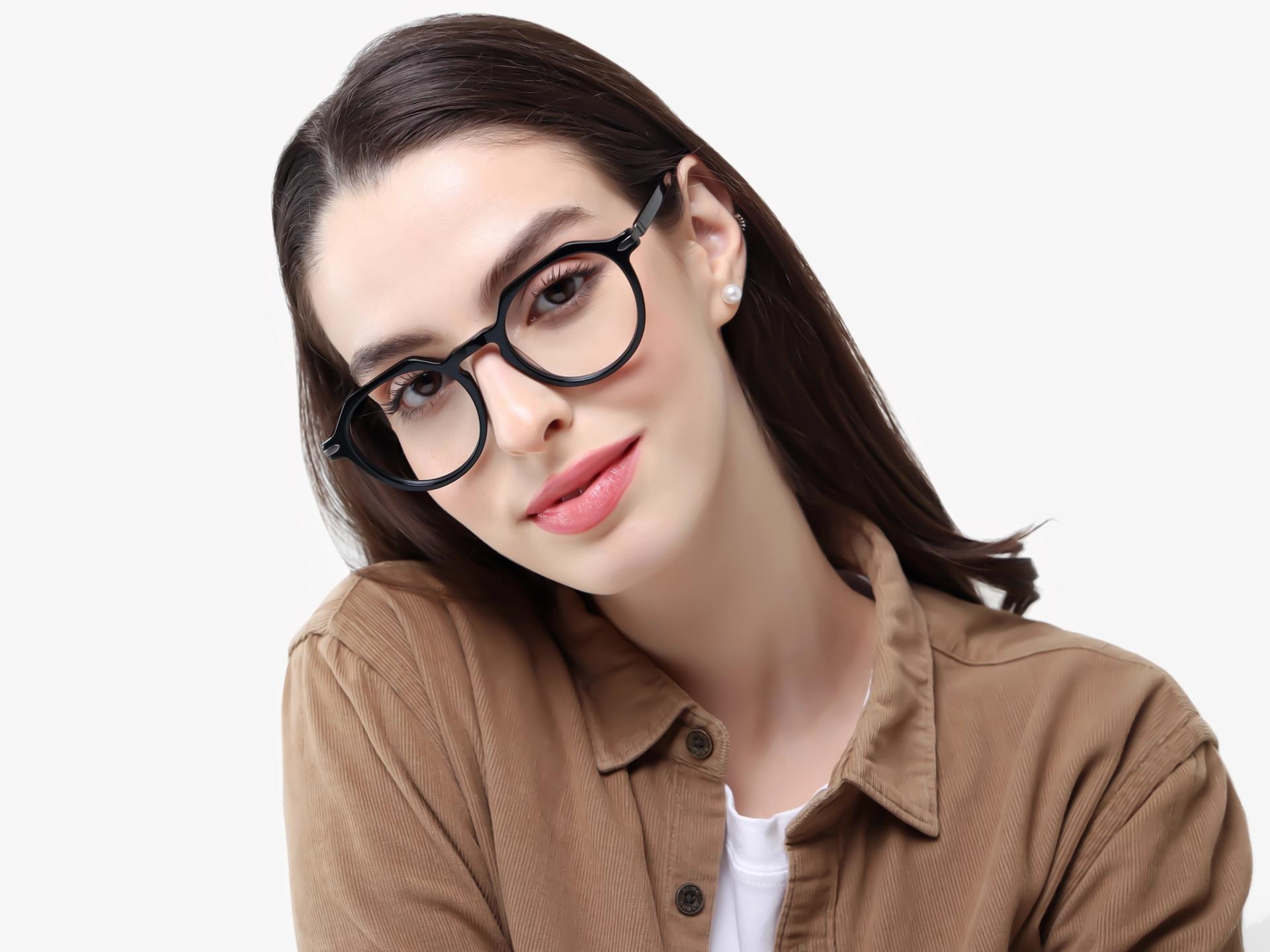 Black Round Keyhole-Bridge Glasses-1
