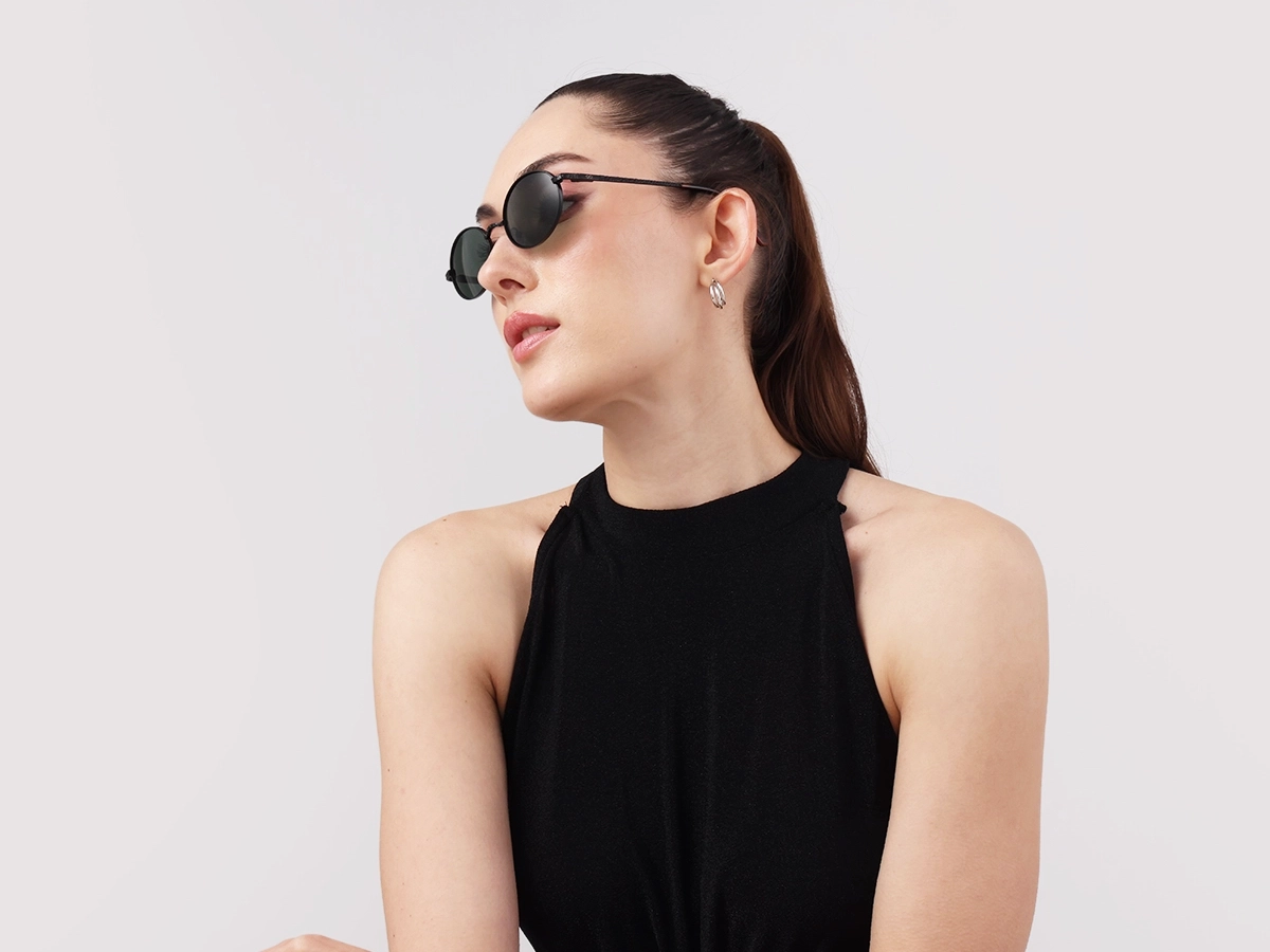 Matte Black Oval Full-Rim Sunglasses 52