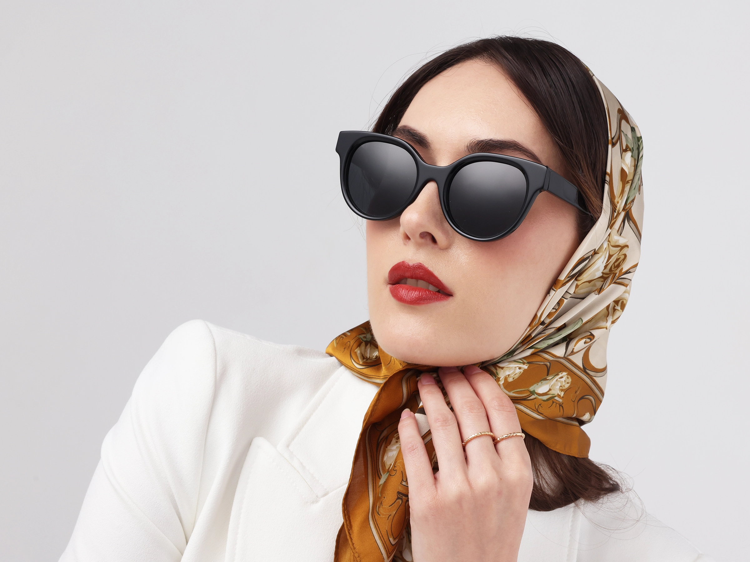 Black Round Frame With Dark Grey Tint Sunglasses
