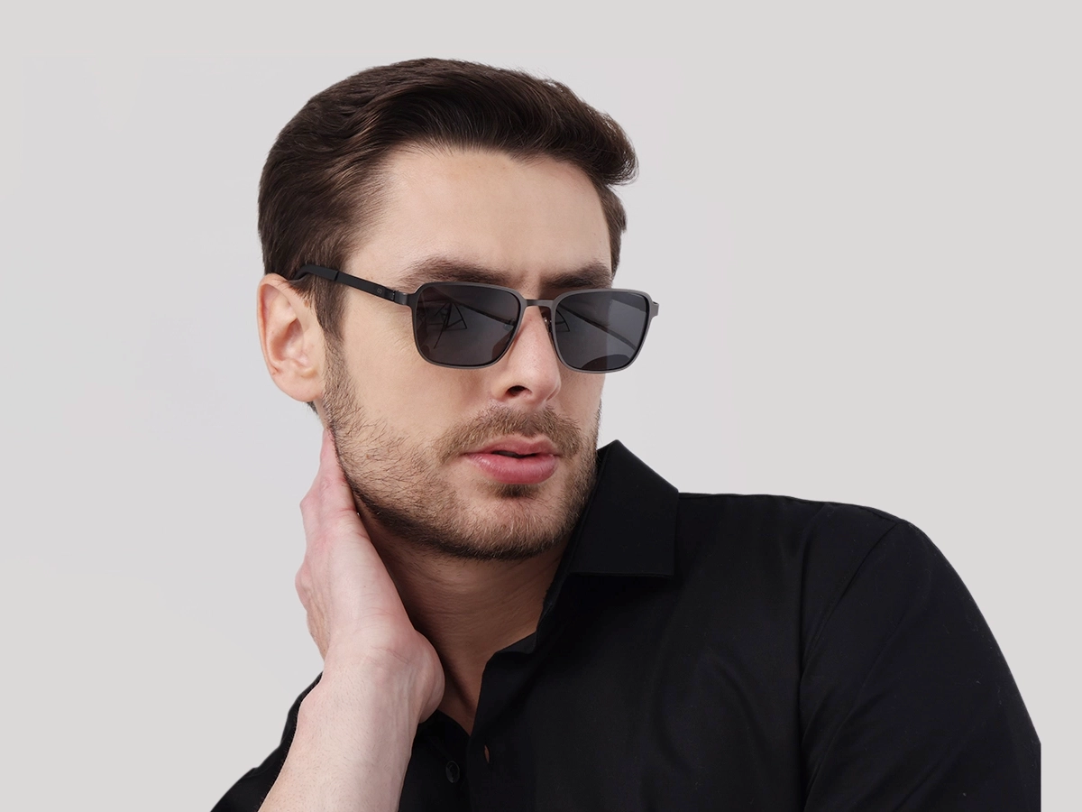 Matte Black Square Metal Full-Rim Sunglasses 43