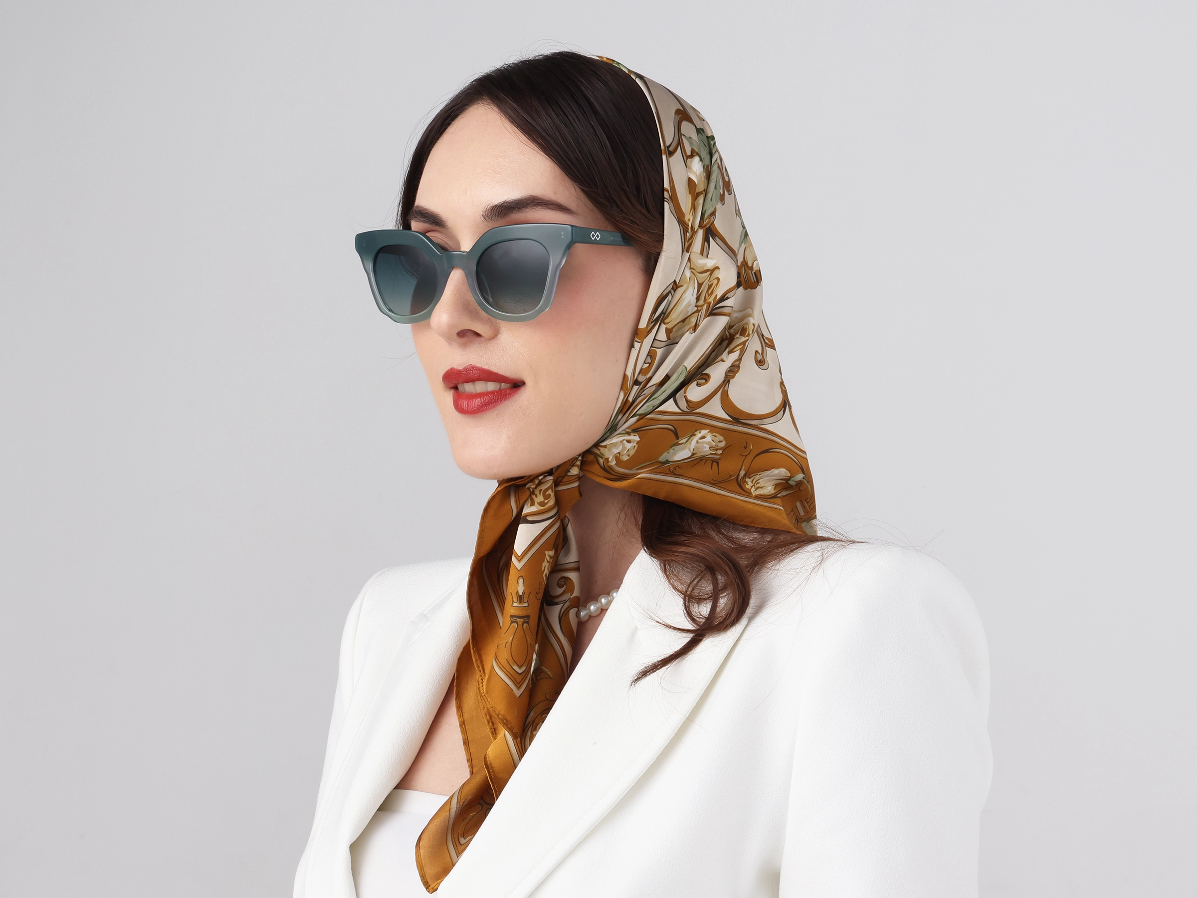 Cat-Eye Frame With Green Gradient Tint-12