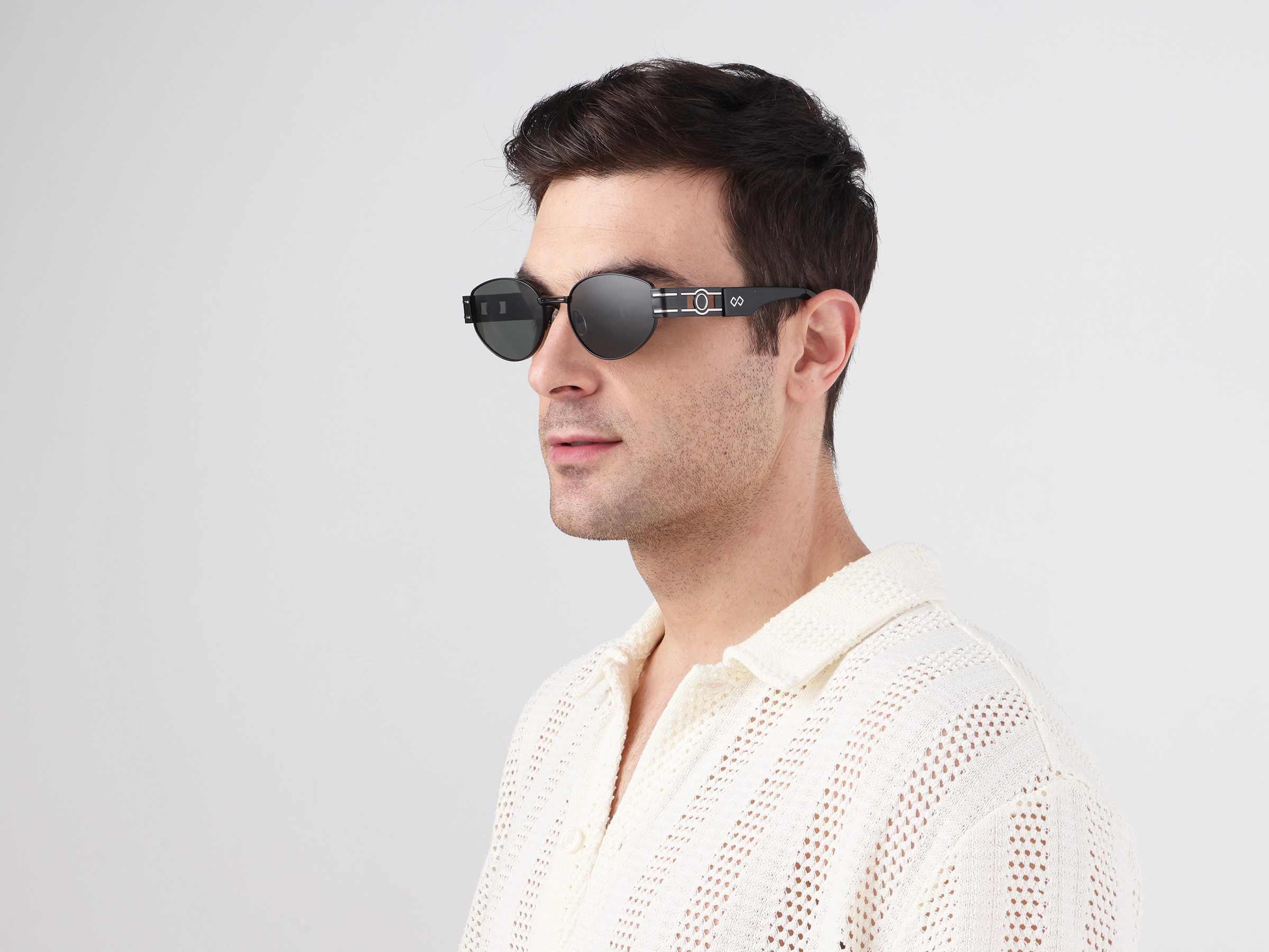 Matte Black Oval Metal Frame Sunglasses 1