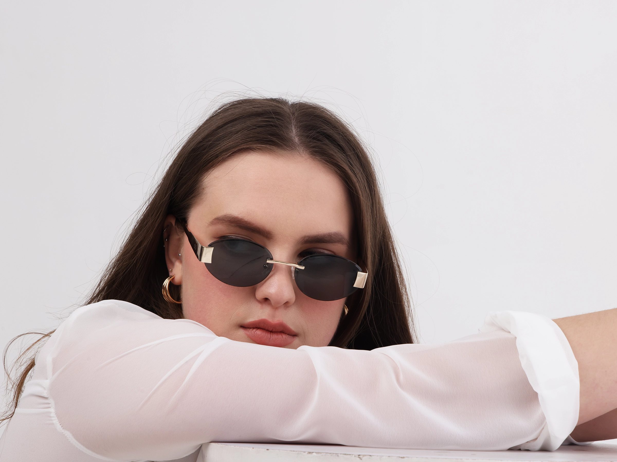 Oval Rimless Sunglasses With Green Tin