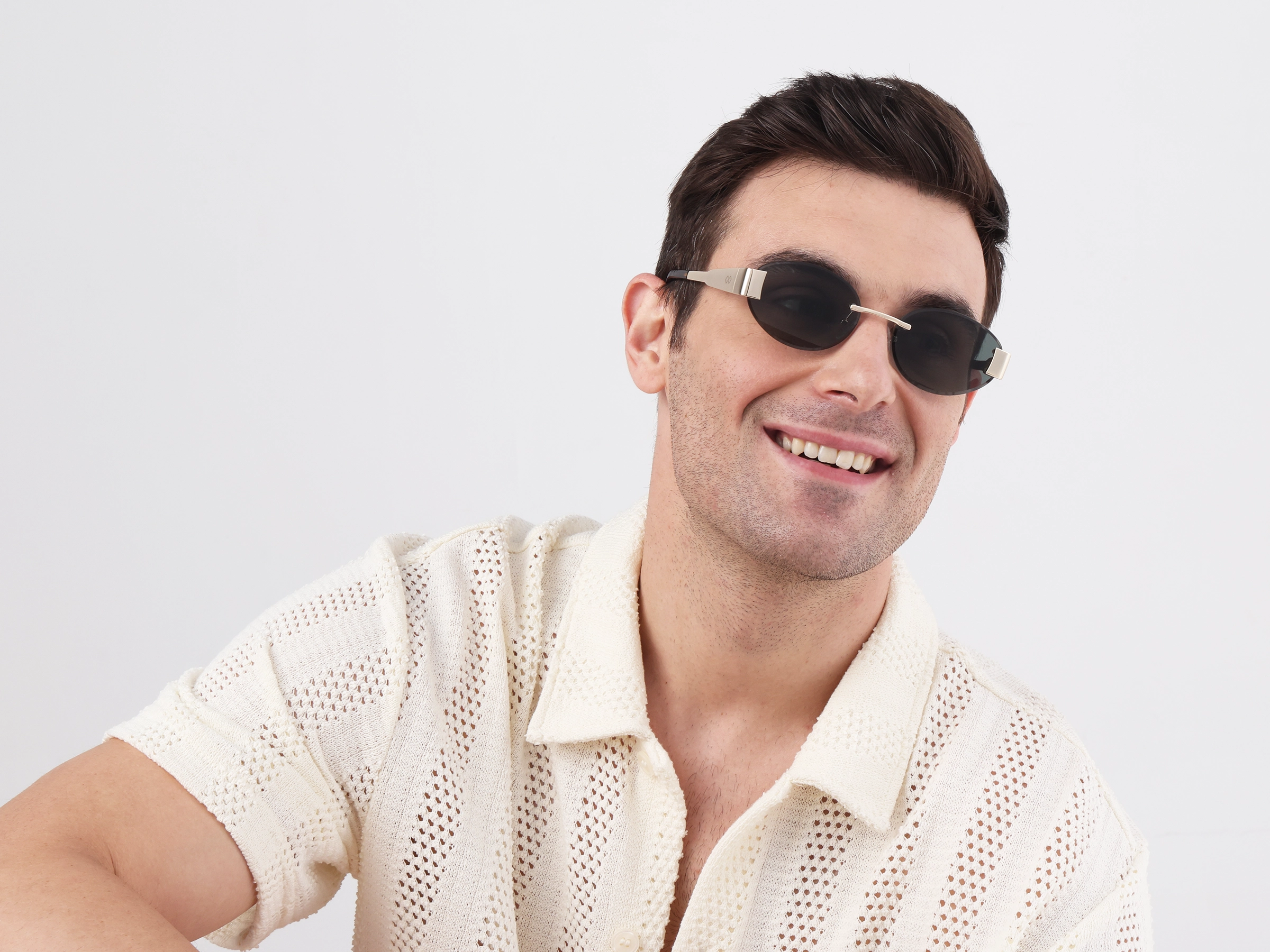 Oval Rimless Sunglasses With Green Tin