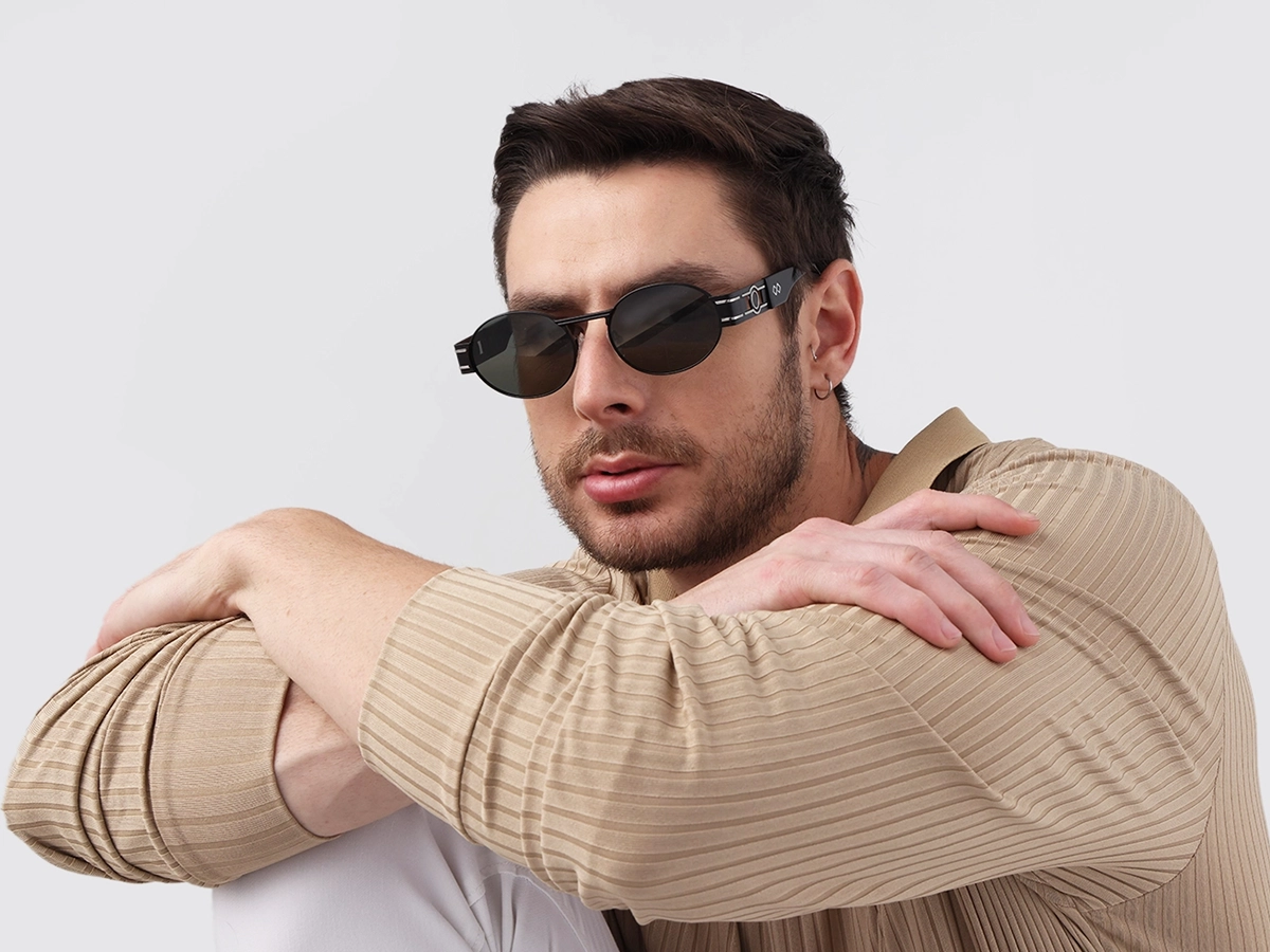 Matte Black Oval Keyhole Bridge Sunglasses 41