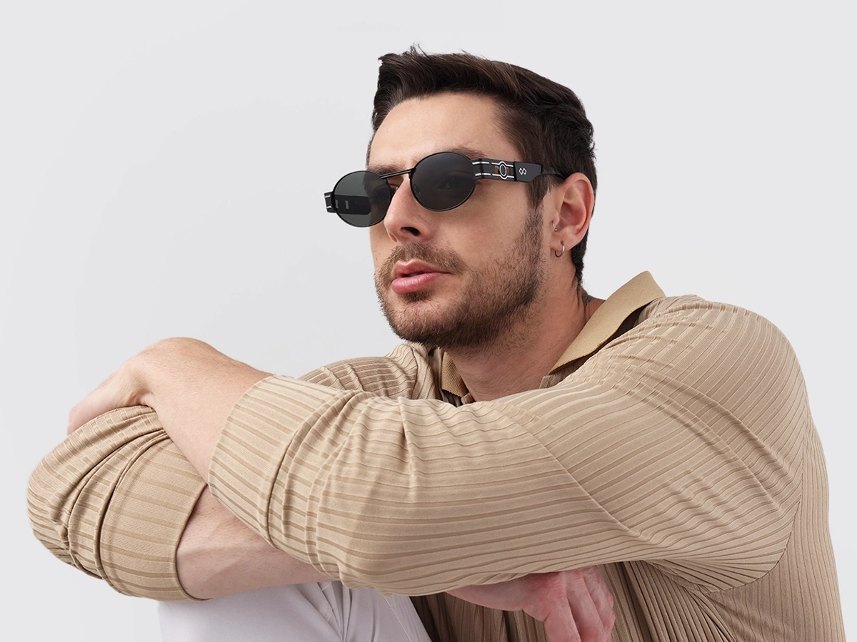 Matte Black Oval Keyhole Bridge Sunglasses 42